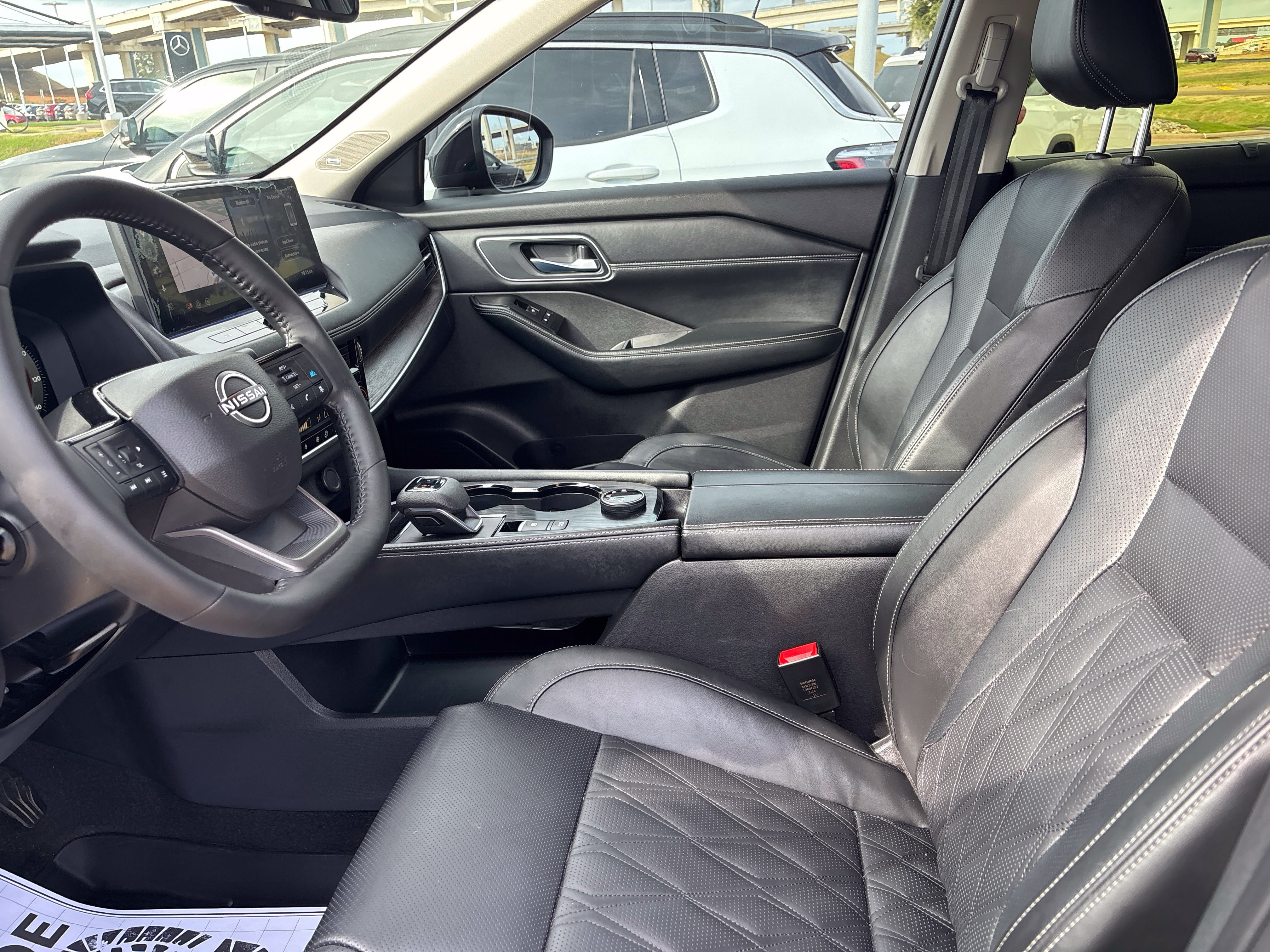 Used 2026 Nissan Rogue Platinum w/ Platinum Premium Package AWD/4WD image 39