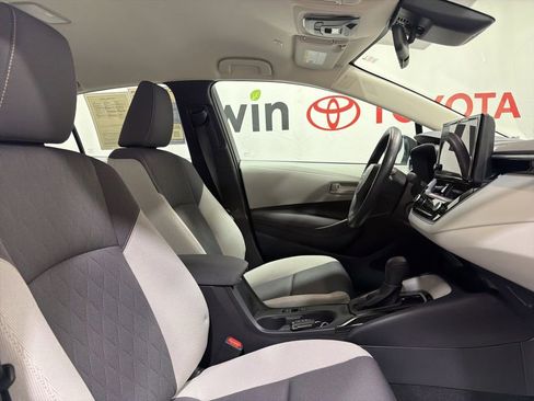Used 2026 Toyota Corolla LE FWD image 12