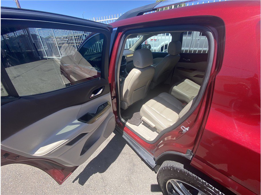 Used 2018 GMC Acadia Denali w/ Technology Package AWD/4WD image 9