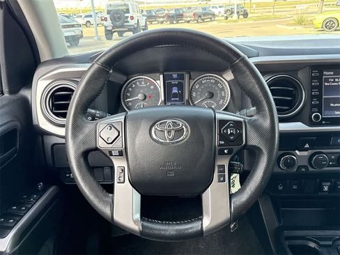 Used 2022 Toyota Tacoma SR5 w/ Technology Package image 18