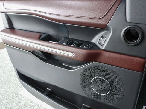 Used 2023 Ford Expedition Limited image 23