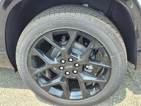 New 2026 Chevrolet Traverse RS w/ LPO, Floor Liner Package AWD/4WD image 7