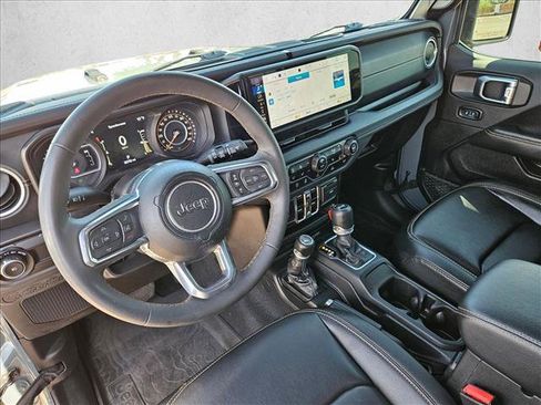 Used 2024 Jeep Wrangler Unlimited Sahara w/ Technology Group AWD/4WD image 11