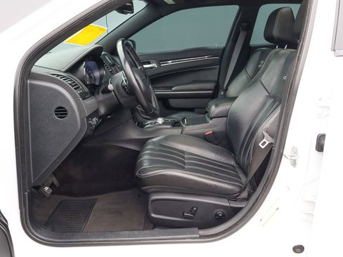 Used 2018 Chrysler 300 S w/ 300S Premium Group RWD image 7