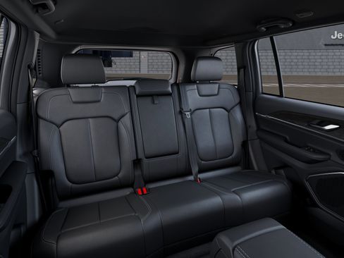 New 2026 Jeep Grand Cherokee Limited AWD/4WD image 15