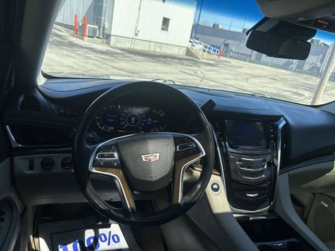 Used 2018 Cadillac Escalade Luxury image 15