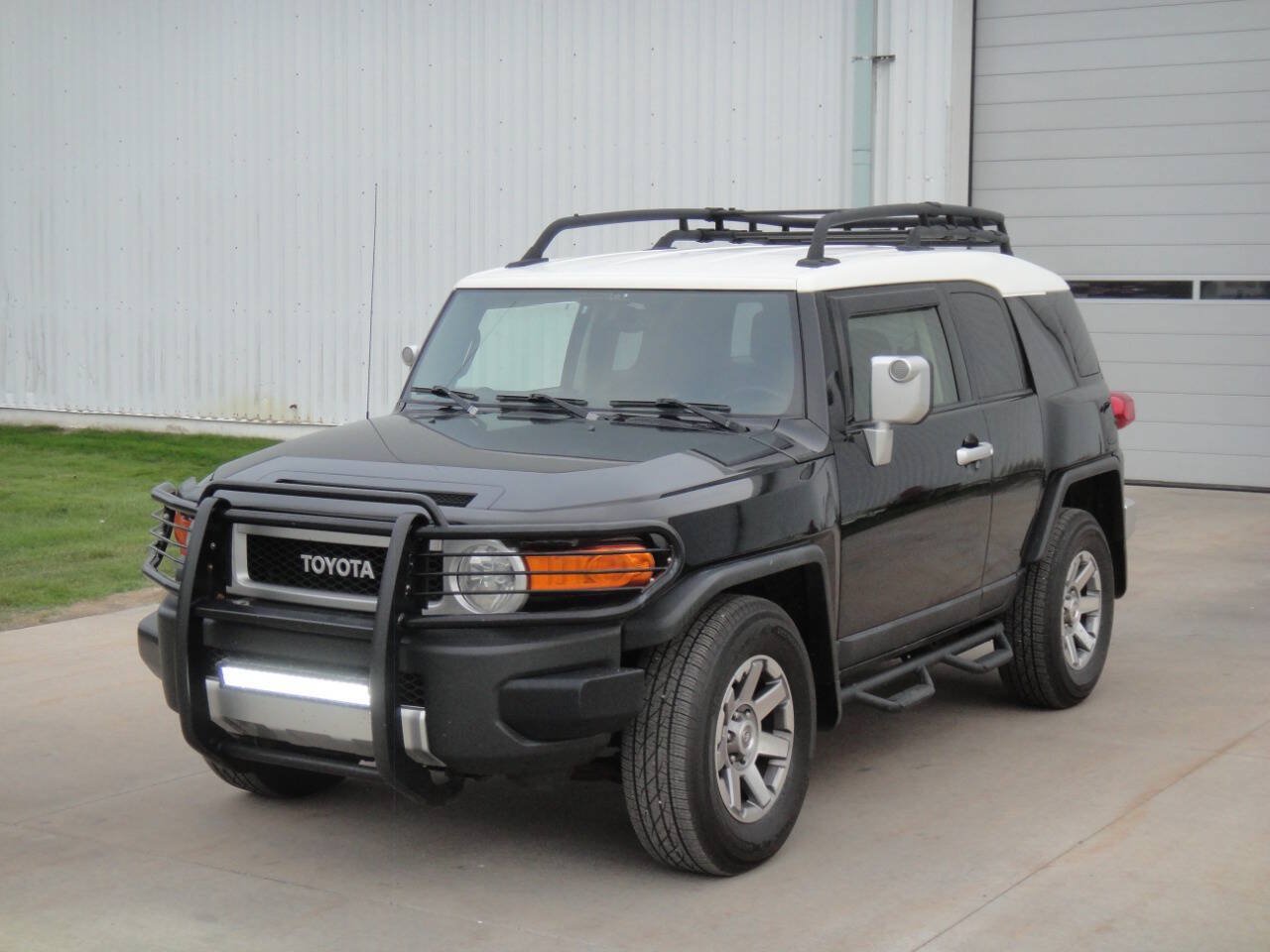 Used 2014 Toyota FJ Cruiser 2WD w/ Convenience Package image 11