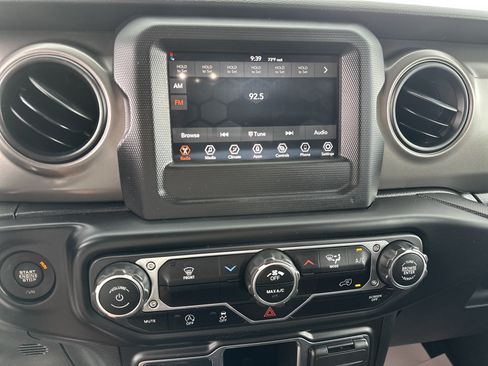 Used 2022 Jeep Gladiator Sport AWD/4WD image 6