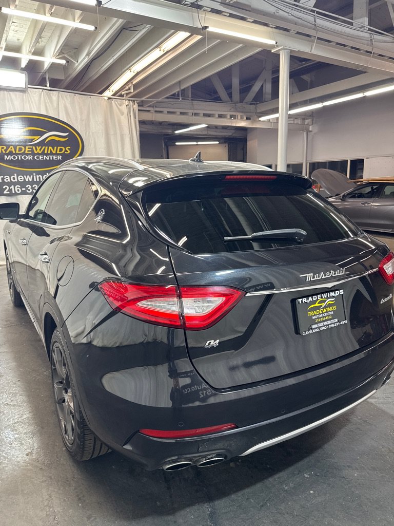 Used 2018 Maserati Levante GranLusso AWD/4WD image 4