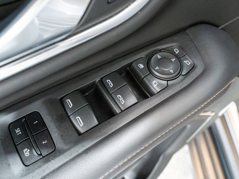 Used 2022 GMC Yukon XL AT4 image 14