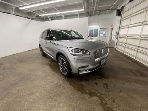 Used 2020 Lincoln Aviator Reserve w/ Equipment Group 202A image 8
