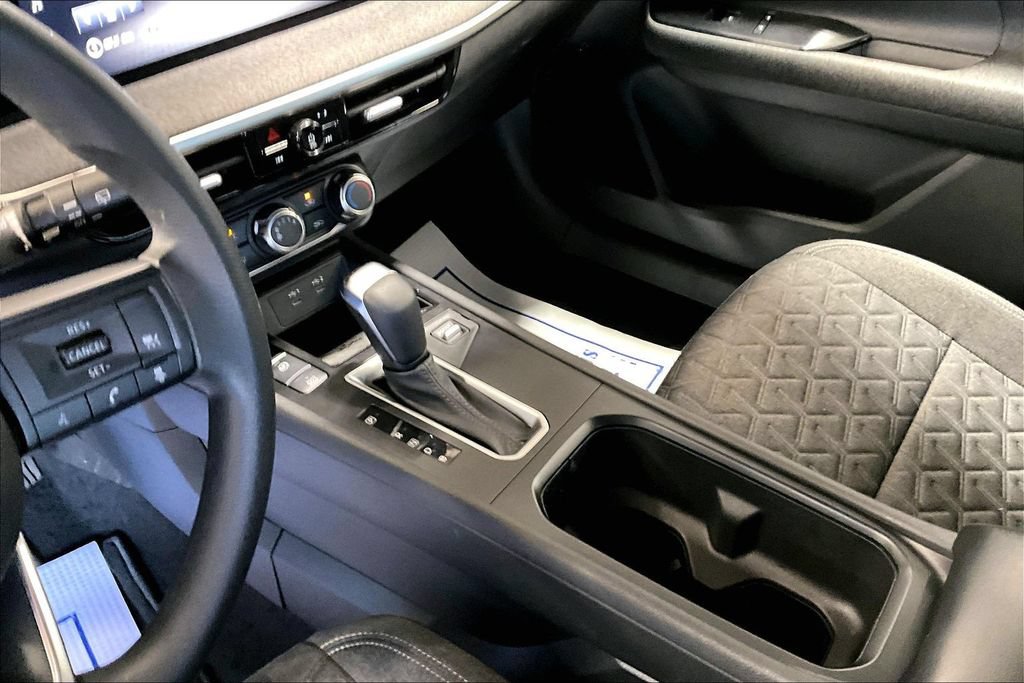 Used 2025 Nissan Kicks SV FWD image 13