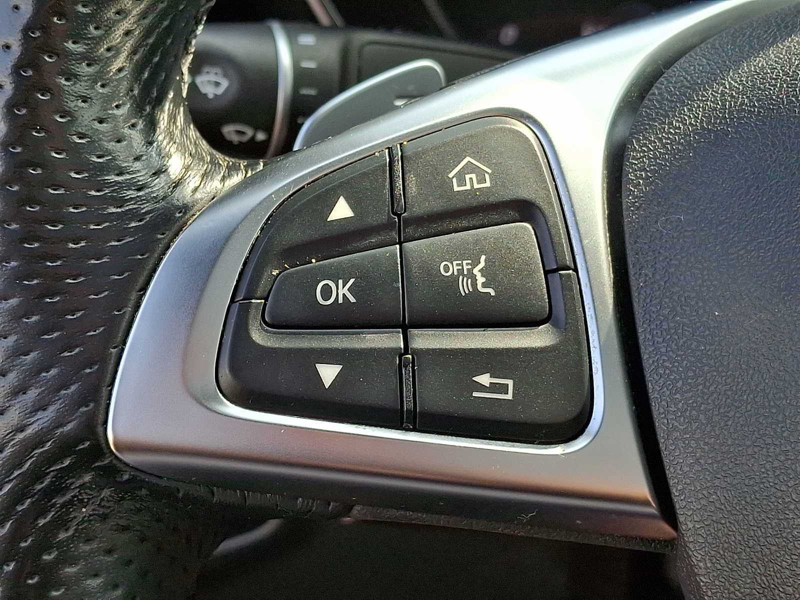 Used 2019 Mercedes-Benz GLC 300 4MATIC Coupe image 17