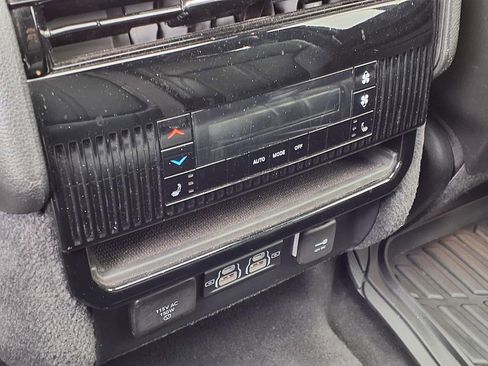 Used 2022 Jeep Wagoneer Series III w/ Premium Group I image 22