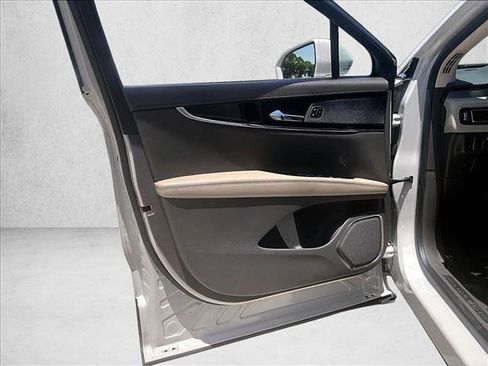 Used 2023 Lincoln Nautilus FWD image 18