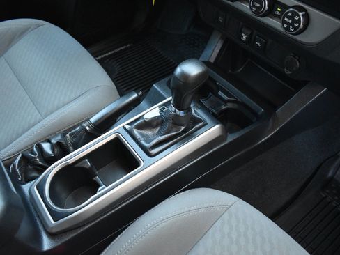 Used 2020 Toyota Tacoma SR5 image 24