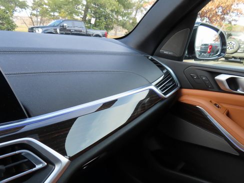 Used 2019 BMW X5 xDrive40i w/ Executive Package image 22