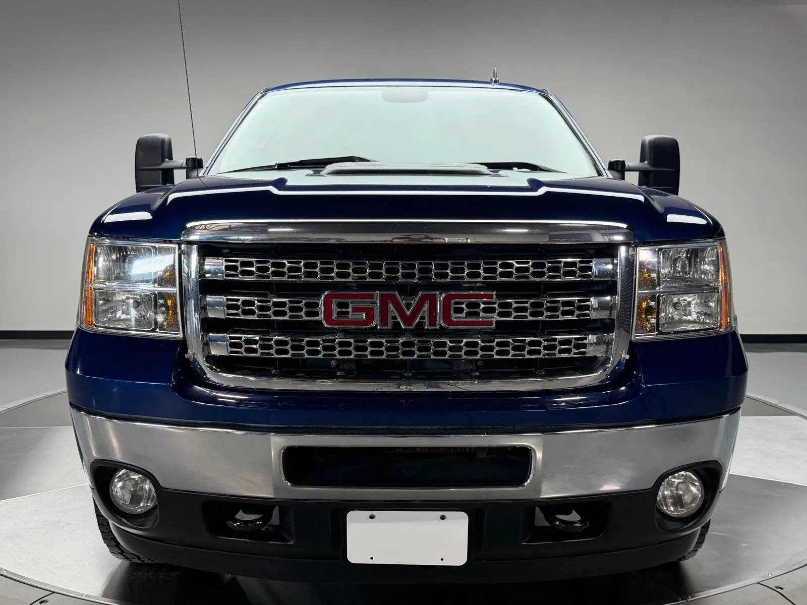 Used 2013 GMC Sierra 2500 SLE w/ SLE Preferred Package AWD/4WD image 3