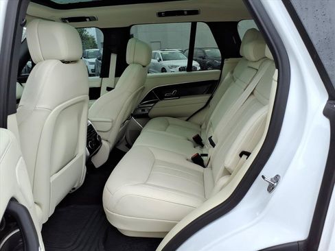 Used 2025 Land Rover Range Rover SE AWD/4WD image 11