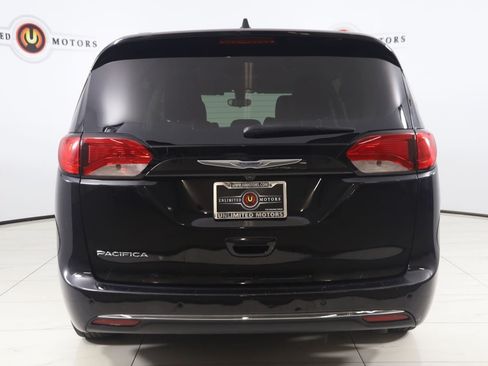 Used 2018 Chrysler Pacifica Touring-L FWD image 42
