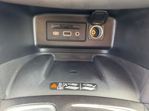 Used 2022 Chevrolet Equinox Premier FWD image 21