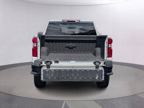 Used 2023 Chevrolet Silverado 1500 Custom Trail Boss w/ LPO, Dark Essentials Package AWD/4WD image 5