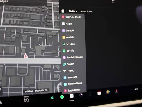 Used 2022 Tesla Model X Plaid image 18