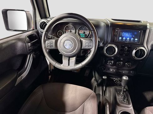 Used 2015 Jeep Wrangler Unlimited Sahara w/ Connectivity Group image 15