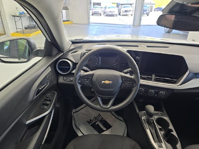 Used 2025 Chevrolet Trax LS FWD image 12