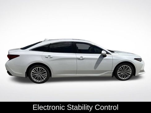 Used 2019 Toyota Avalon Limited FWD image 10