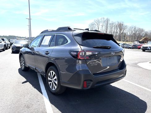Used 2021 Subaru Outback Premium image 6
