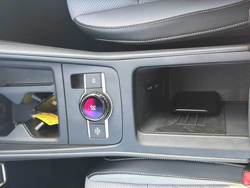 Used 2025 Volkswagen Tiguan SE R-Line image 19