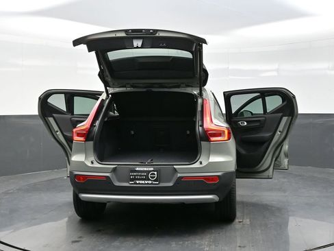 Used 2025 Volvo XC40 B5 Plus image 37