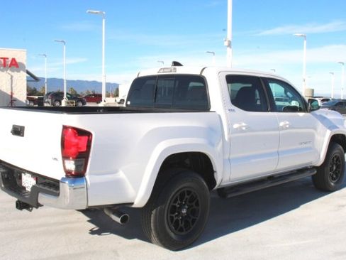 Certified 2020 Toyota Tacoma SR5 image 3