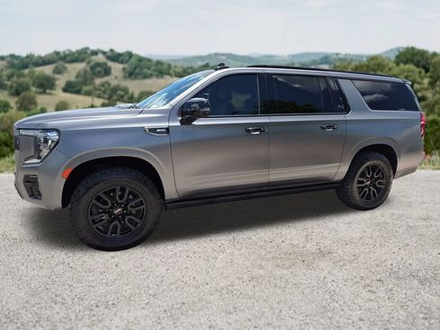 Used 2023 GMC Yukon XL AT4 w/ AT4 Premium Package AWD/4WD image 4