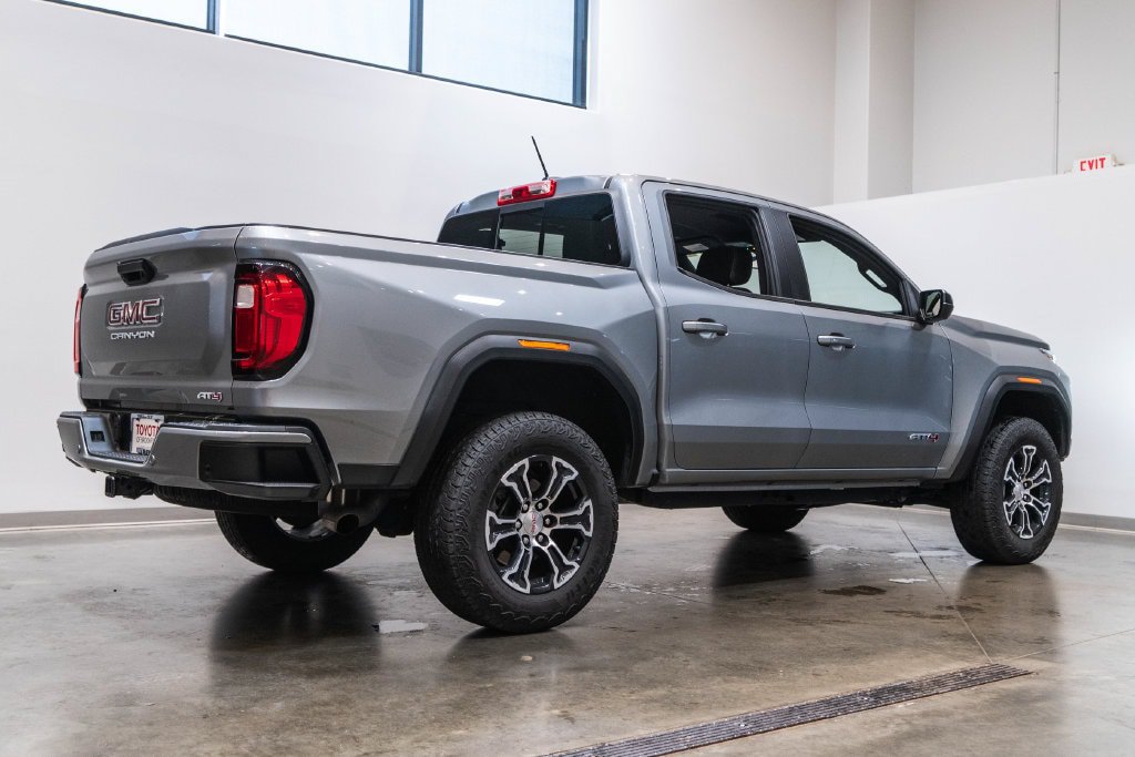 Used 2024 GMC Canyon AT4 w/ Technology Package AWD/4WD image 9