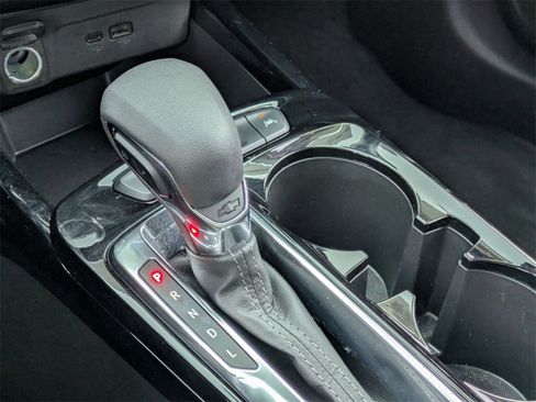 Used 2025 Chevrolet Trax LT w/ LT Convenience Package image 23