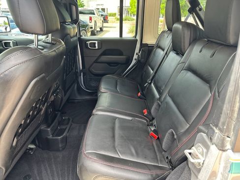 Used 2020 Jeep Wrangler Unlimited Rubicon w/ Dual Top Group AWD/4WD image 33