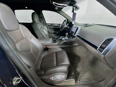 Used 2017 Porsche Cayenne S image 35
