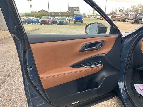 Certified 2025 Toyota Crown Signia XLE image 11