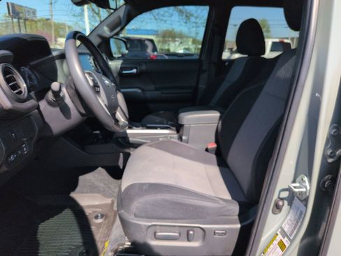 Used 2023 Toyota Tacoma TRD Off-Road image 9