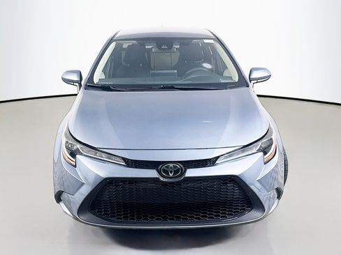 Used 2022 Toyota Corolla LE FWD image 2