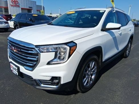 Used 2024 GMC Terrain SLT AWD/4WD image 2