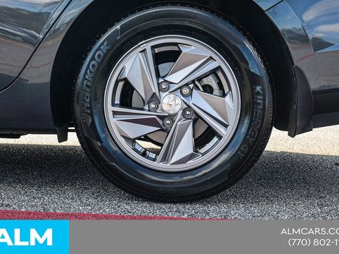 Used 2025 Hyundai Elantra SE image 17