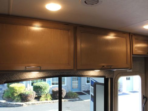 Used 2022 Ford E-450 and Econoline 450 Super Duty w/ Motorhome Prep Package image 19