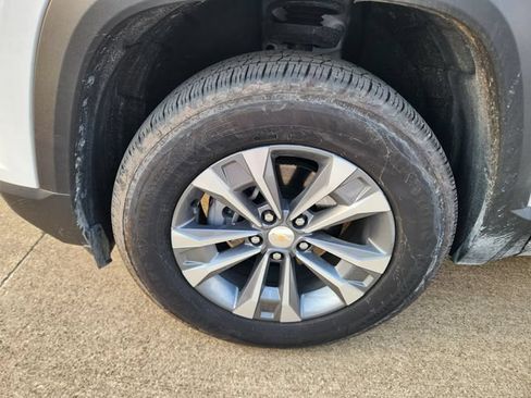 Used 2026 Chevrolet Equinox LT FWD image 9