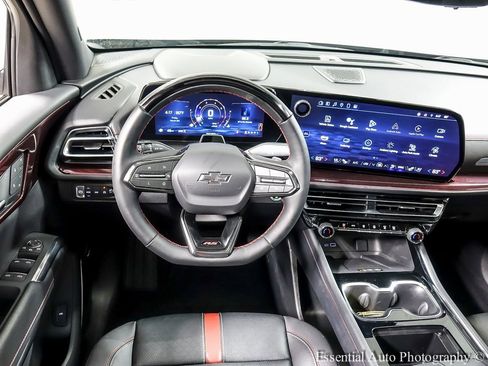 Used 2024 Chevrolet Traverse RS image 12