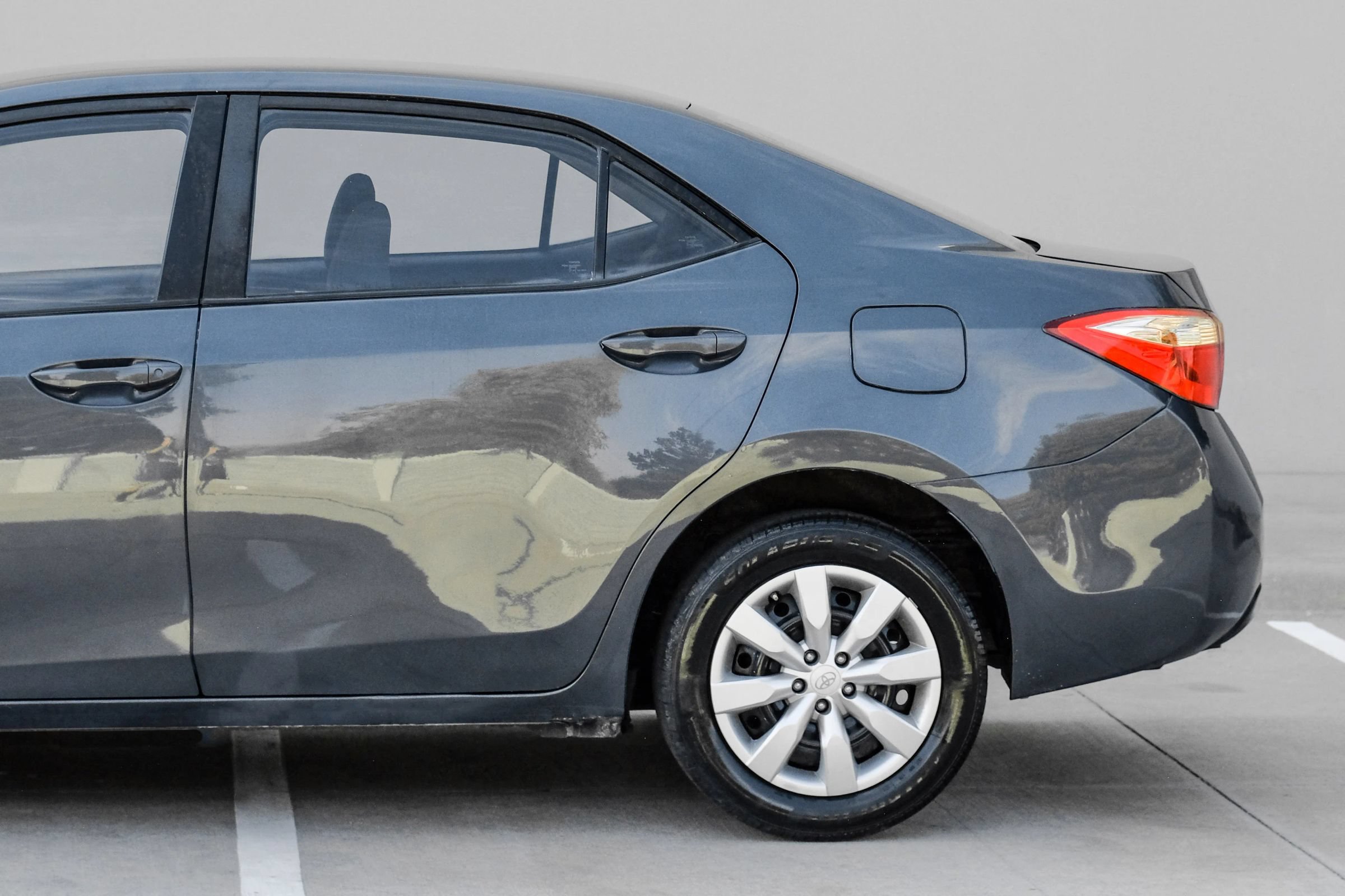 Used 2018 Toyota Corolla LE FWD image 18