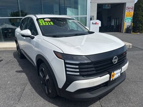 Used 2025 Nissan Kicks SR AWD/4WD image 2