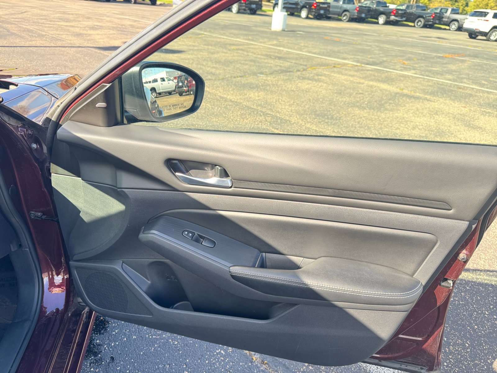 Used 2025 Nissan Altima 2.5 SV FWD image 33